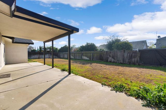 1361 Almond Street, Selma, CA 93662