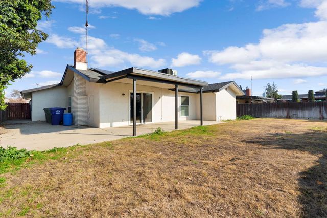 1361 Almond Street, Selma, CA 93662