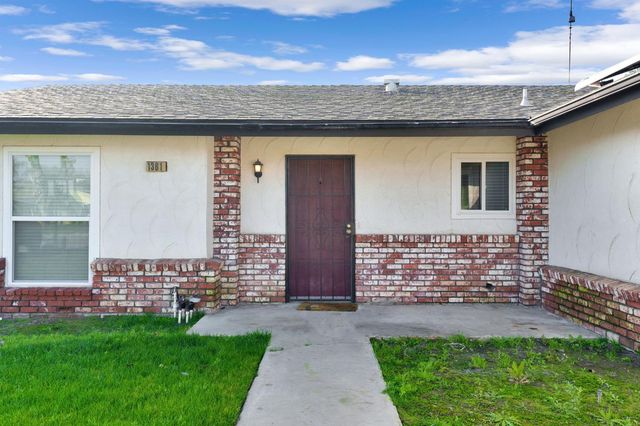 1361 Almond Street, Selma, CA 93662