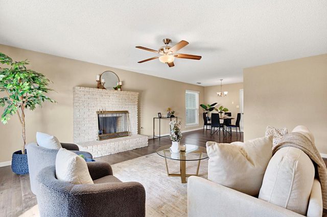 1361 Almond Street, Selma, CA 93662