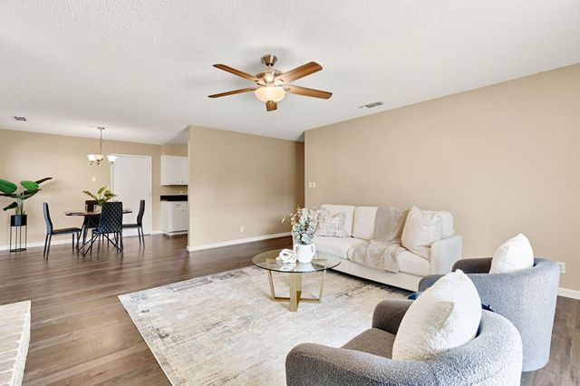 1361 Almond Street, Selma, CA 93662