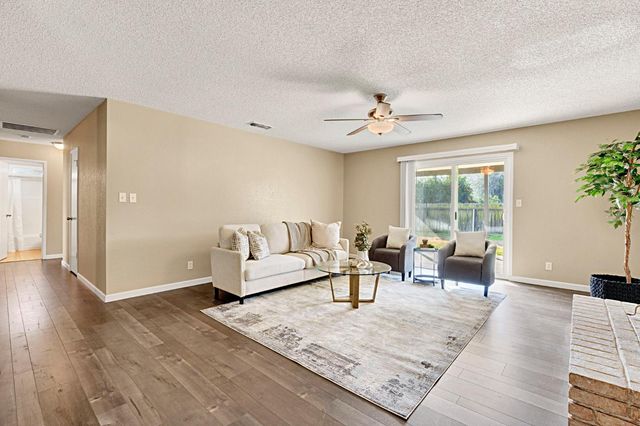 1361 Almond Street, Selma, CA 93662