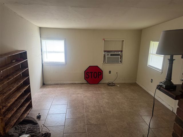 812 Cedarcrest Drive, Tool, TX 75143