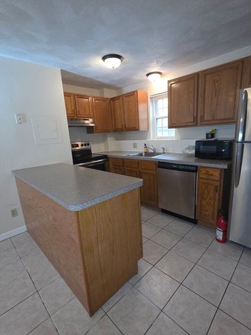 25 Arlington Rd 11, Woburn, MA 01801