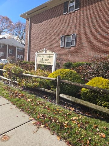 25 Arlington Rd 11, Woburn, MA 01801