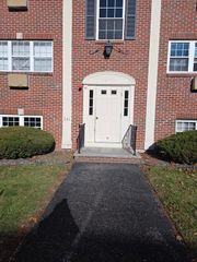 25 Arlington Rd 11, Woburn, MA 01801