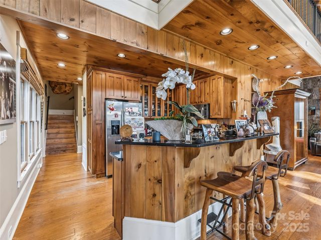 129 Ivy Ridge I-26, Lake Toxaway, NC 28747