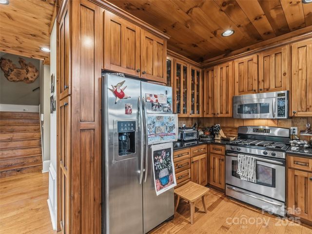 129 Ivy Ridge I-26, Lake Toxaway, NC 28747