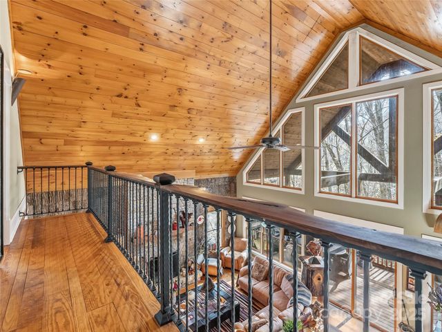 129 Ivy Ridge I-26, Lake Toxaway, NC 28747
