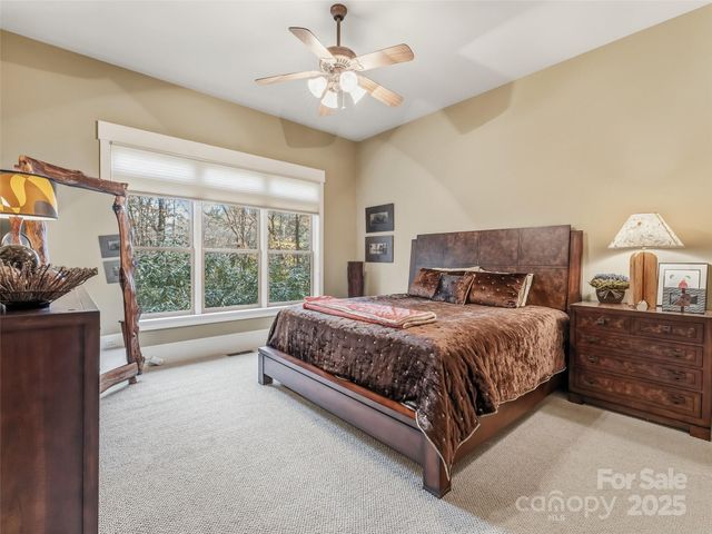 129 Ivy Ridge I-26, Lake Toxaway, NC 28747