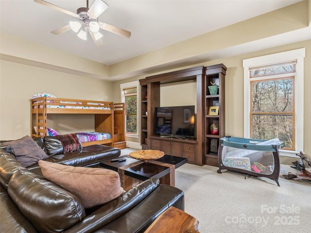 129 Ivy Ridge I-26, Lake Toxaway, NC 28747