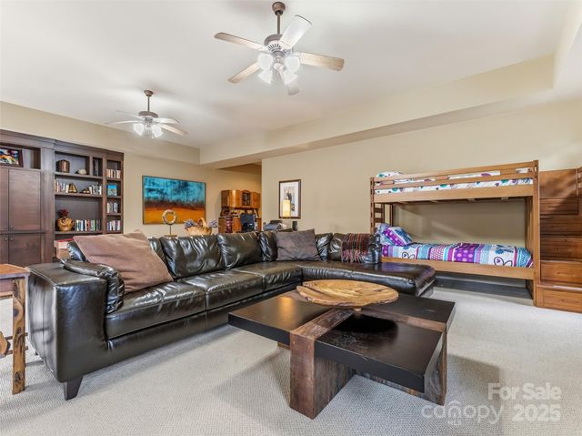 129 Ivy Ridge I-26, Lake Toxaway, NC 28747