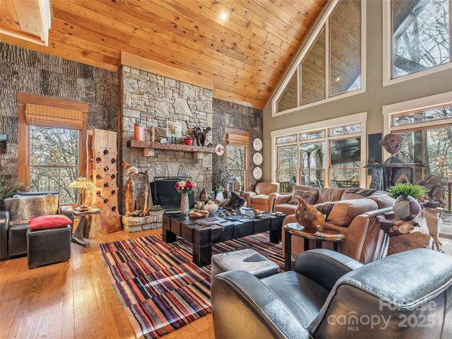 129 Ivy Ridge I-26, Lake Toxaway, NC 28747