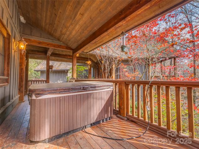 129 Ivy Ridge I-26, Lake Toxaway, NC 28747