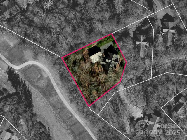 129 Ivy Ridge I-26, Lake Toxaway, NC 28747