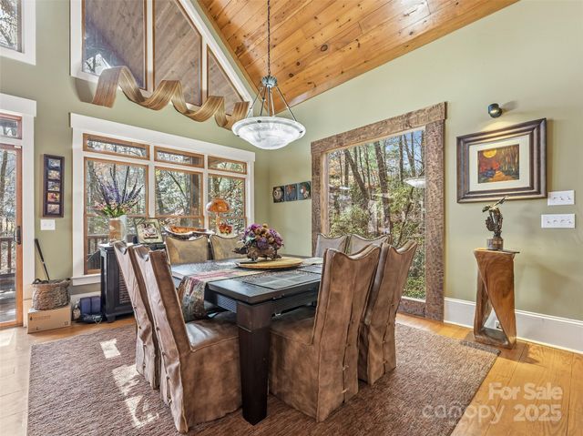 129 Ivy Ridge I-26, Lake Toxaway, NC 28747