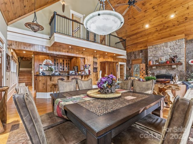 129 Ivy Ridge I-26, Lake Toxaway, NC 28747