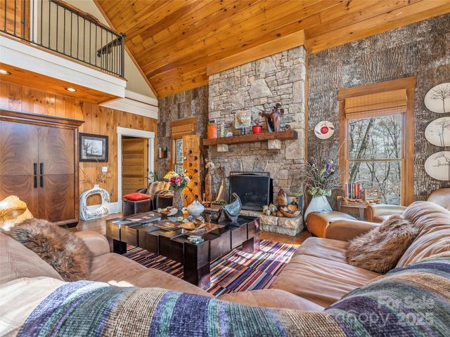 129 Ivy Ridge I-26, Lake Toxaway, NC 28747