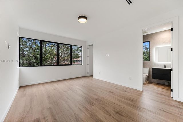 3370 Thomas Avenue, Miami, FL 33133