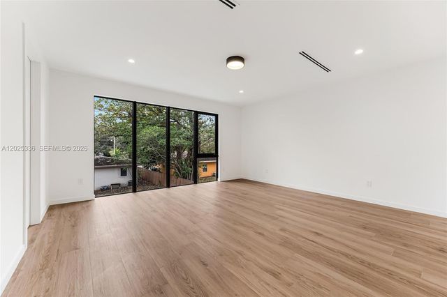 3370 Thomas Avenue, Miami, FL 33133