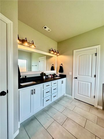 690 Malbec Road, Tontitown, AR 72762
