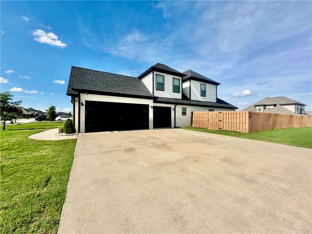 690 Malbec Road, Tontitown, AR 72762