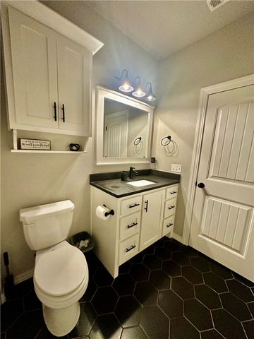 690 Malbec Road, Tontitown, AR 72762