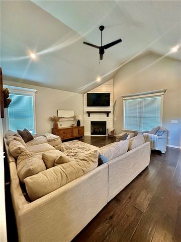 690 Malbec Road, Tontitown, AR 72762
