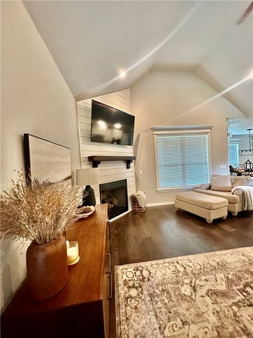 690 Malbec Road, Tontitown, AR 72762