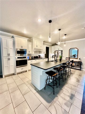 690 Malbec Road, Tontitown, AR 72762