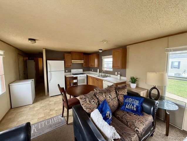 1570 Christine Ter, Madison Heights, MI 48071