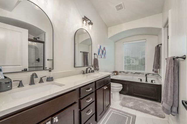 2311 S Chateau St, Wichita, KS 67207