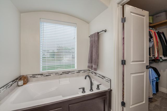2311 S Chateau St, Wichita, KS 67207