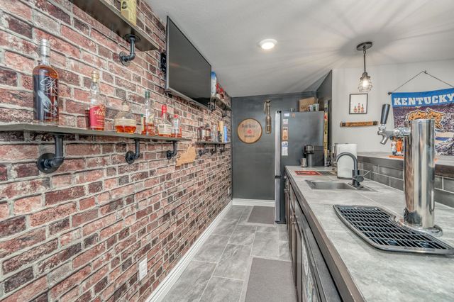 2311 S Chateau St, Wichita, KS 67207
