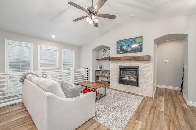 2311 S Chateau St, Wichita, KS 67207