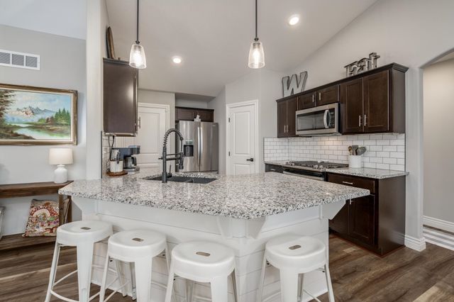 2311 S Chateau St, Wichita, KS 67207