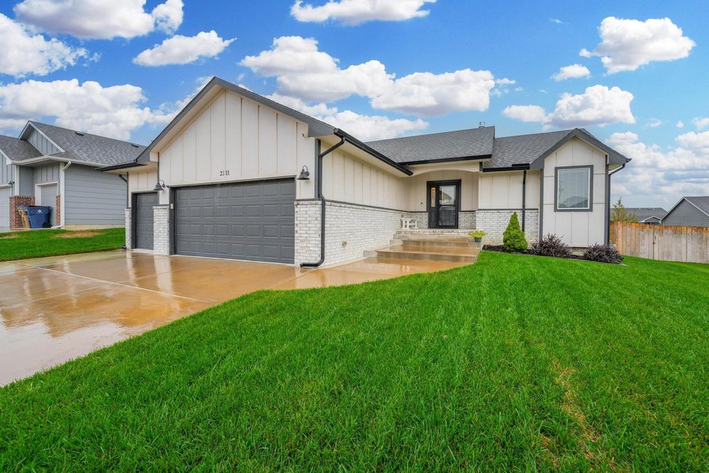 2311 S Chateau St, Wichita, KS 67207