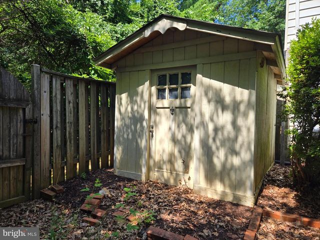 5027 HEAD CT, Fairfax, VA 22032