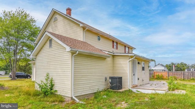 8400 PENNS HILL RD, La Plata, MD 20646