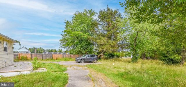 8400 PENNS HILL RD, La Plata, MD 20646