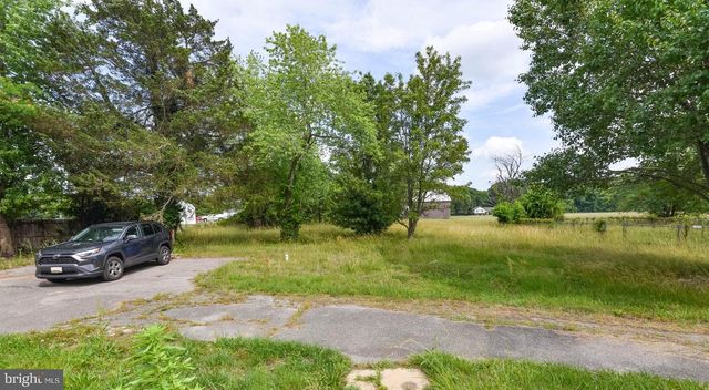 8400 PENNS HILL RD, La Plata, MD 20646
