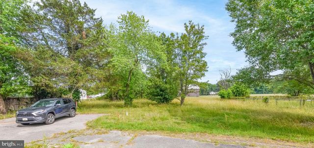 8400 PENNS HILL RD, La Plata, MD 20646