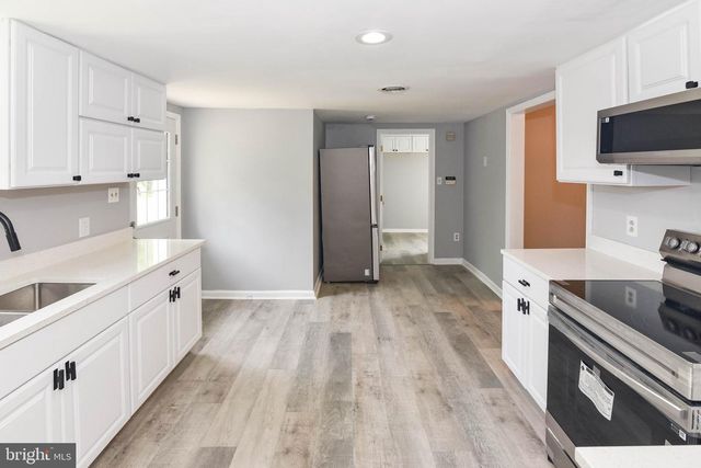 8400 PENNS HILL RD, La Plata, MD 20646
