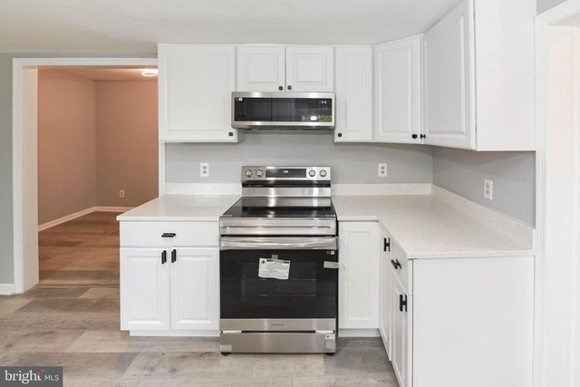 8400 PENNS HILL RD, La Plata, MD 20646