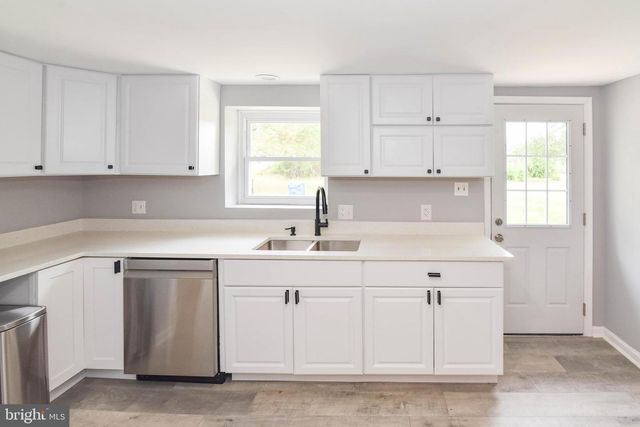 8400 PENNS HILL RD, La Plata, MD 20646