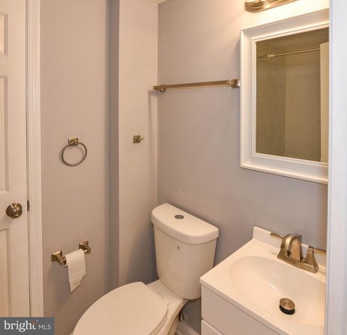 8400 PENNS HILL RD, La Plata, MD 20646