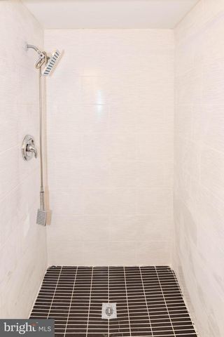 8400 PENNS HILL RD, La Plata, MD 20646