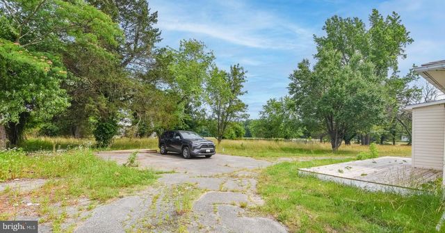 8400 PENNS HILL RD, La Plata, MD 20646