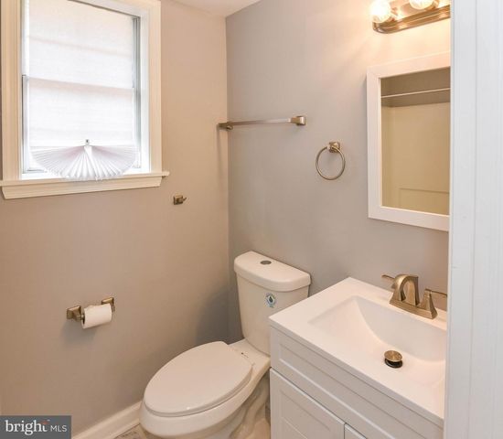 8400 PENNS HILL RD, La Plata, MD 20646