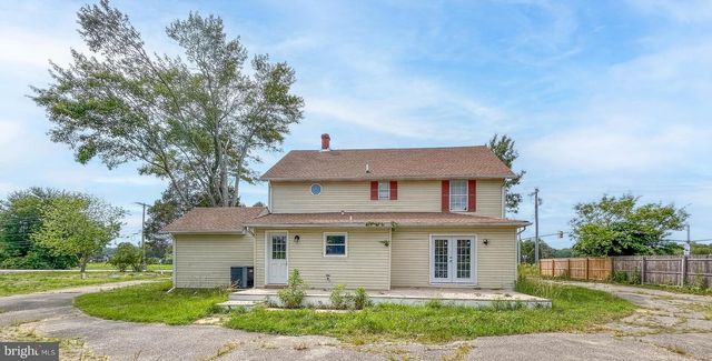 8400 PENNS HILL RD, La Plata, MD 20646